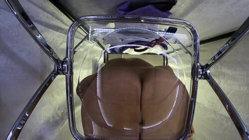 小麦色の肌がエロいおねえさんのお着替え