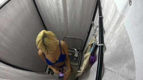 金髪ギャルがセクシー下着にお着替え