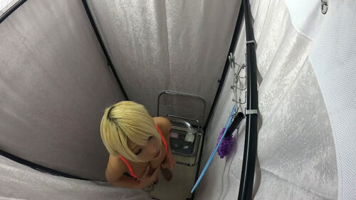 金髪ギャルがセクシー下着にお着替え