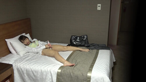 美人OLさんの電マオナニー