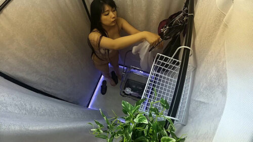 おわん型デカパイOLのお着替え