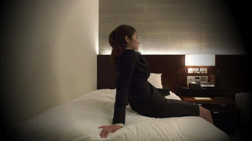 ビジュよし!ボディよし!OLさんのビジホオナニー