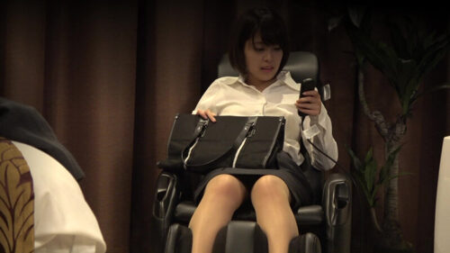 ショートカットでまだあどけないOLさんのオナニー