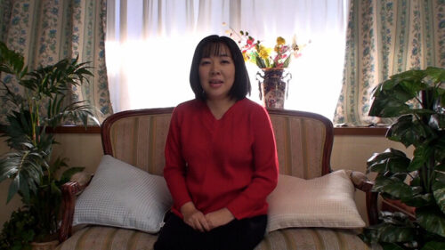 小さな会社を経営する52歳の熟女が会社の為にAV出演を決意!ポッチャリボディに黒々陰毛がエロ過ぎる熟女のアヘ顔めがけて顔射フィニッシュ!