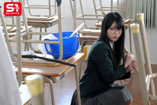 清楚系に見えてエロ妄想癖の文学女子と二人きりになったら…耳元でスッゴイ淫語囁かれながら強●勃起でヤラレちゃう。 浅野こころ