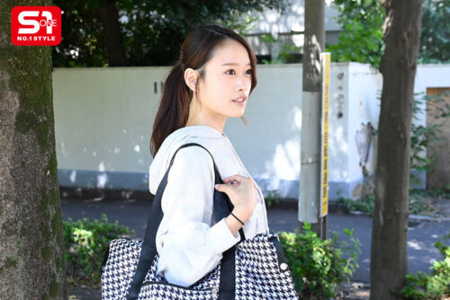 強靭な射精依存の暴走チ●ポ達を手厚く受け入れ身体を張った全力健診サポートでトロけるような快感射精へ誘う現役看護師 桜みお