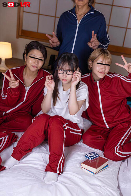 【VR】【8K】修○旅行の夜…地味メガネ同級生の布団に潜り込み強引夜○い!抵抗するも密着ピストンビショビショ濡れ快楽堕ち性交 松井日奈子