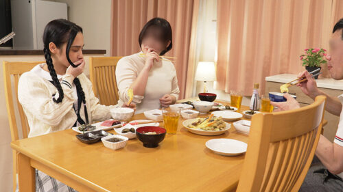 ひよこ6周年記念。マン肉とマン肉にチ〇コが埋もれる至高のパイパン生素股!2 あふれ出した本物精子をローションがわりにそのままぬるぬるっと挿入しちゃって、思いっきり中出しさせられた…