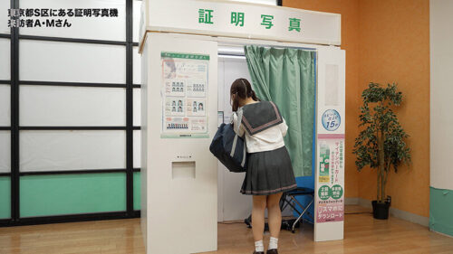 ここで撮影した写真を貼れば絶対合格するというピストンバイブ証明写真ボックス 大学受験前の顔面SS級女子学生がどんなに突かれても笑顔をキープ