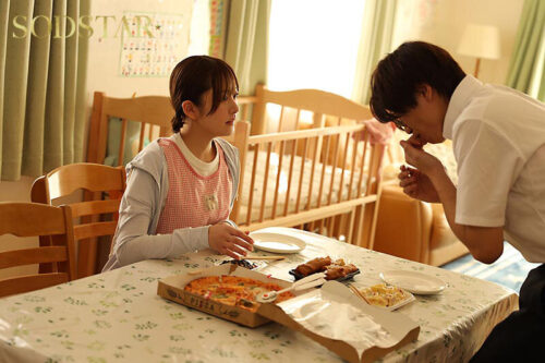 息子が通う保育園の美人先生と妻子が実家に帰省中に自宅密会をして1週間ヤリまくった絶倫不倫セックス 青空ひかり