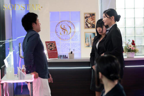 「ばっちりお化粧した私とあの子どっちが良いの?」恋人がメイクアップ中の20分暇そうな付き添い彼氏をフェラ&SEXで顔射させる美容部員 本庄鈴