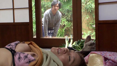 農村で働く熟母スペシャル 谷間から覗く熟れたカラダ… 第二話