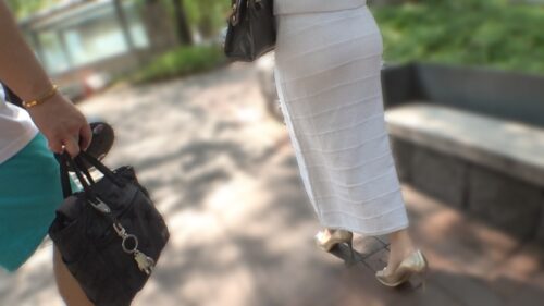 「銀座でフェロモン全開のエッチ系お姉さんをナンパしたら、高速騎乗位ピストンで男がヌかれたww クラブのキャストで普段から愛想を振りまく一面にも、セックスが加わるとエロスイッチが壊れ、乱れる淫乱お姉様に変貌！！ マジ軟派、初撮。 2276」