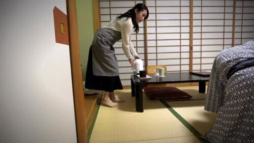 女を忘れていた美人女将たち 歓喜に震え身悶える人妻… 第三話