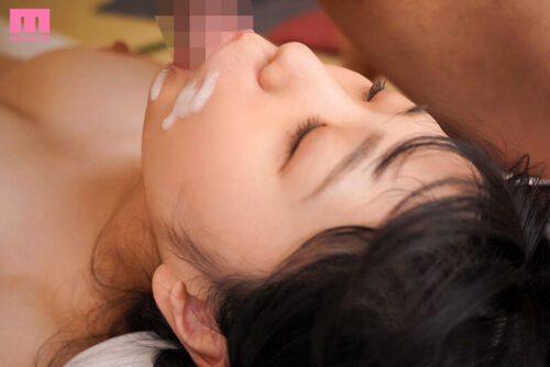 卑猥なカラダのJカップ愛人と体液まみれで不倫に燃え上がり夢中でハメまくる温泉旅行 百田光希