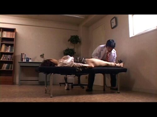 揺れる電車の女 乱れるダイヤ、逃げる女尻