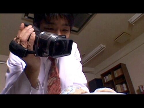 揺れる電車の女 乱れるダイヤ、逃げる女尻