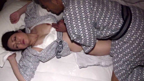 女を忘れていた美人女将たち 歓喜に震え身悶える人妻… 第三話