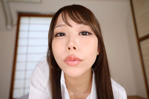 【VR】禁断の唾飲ませ カラダが動かない老いた私に生きる力を与えるのは、ほんの少しの食料と息子の嫁のヨダレです。 尾崎えりか