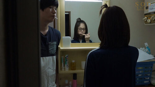 数年ぶりに帰省すると、アラサーの姉は未だに自称家事手伝い(ニート)の喪女だった。 隠れ巨乳の姉(26) 天宮花南