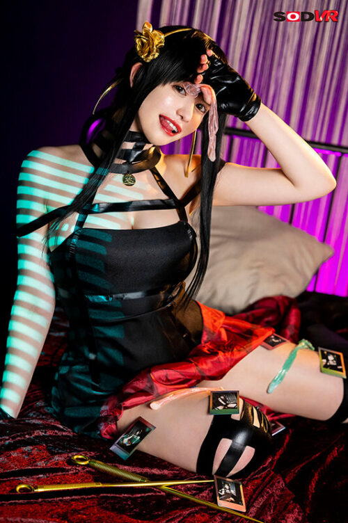 VR: Australia-Born Anime-Loving Busty Half Beauty EMMA G-Cup 92cm