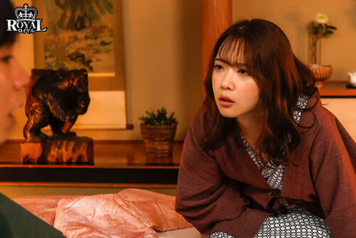 朝起きたら部屋に浴衣がはだけた後輩女子社員!いつも生意気で悪態ばかりついてくるのに、甘えてきたので… 二葉エマ