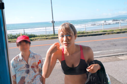 マジックミラー号ハードボイルド ビ〇トコインで一発当てたチビの俺が目前の海で高身長ビーチバレー娘をナンパ！素肌と水着の隙間にチン★コキお願い！最後は、低身長コンプレックス解消のナマ中出し！！