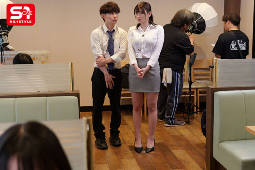 夢のAV業界に就職したら 性に奔放すぎる職場で仕事中ボッキしたら 爆乳先輩が普通にKカップでヌイてくれる! 鷲尾めい