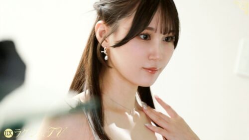 「【裸女神】現役モデルが初めて全てを晒け出す…裸になった彼女は信じられないほど肌が白くて、神秘的だった…人生で一番気持ち良いセックスに、極上白柔肌が紅潮し絶頂を繰り返す。 ラグジュTV 1853」