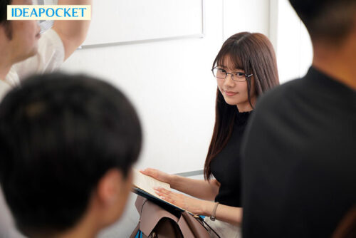 毎朝電車の端の席で読書をしている清楚美人お姉さんがM男を痴女って弄ぶ特殊性癖の持ち主だったなんて… 愛才りあ