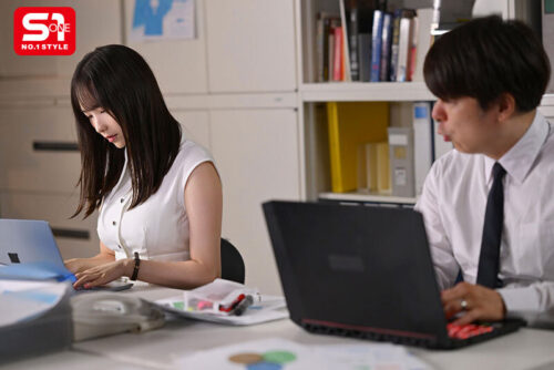 「先輩、一緒に終電逃して私の家泊まりましょ？」会社の巨乳後輩の誘いに乗ったらあざと可愛いすっぴんとモチモチの無防備おっぱいに僕は理性が吹っ飛び… 村上悠華