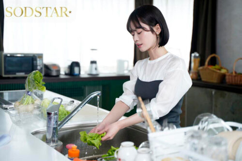 遠征中NTR サッカー選手の美人嫁がチー牛義兄にこっそり種付けされていたワンシーズン MINAMO