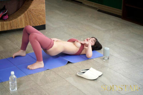 遠征中NTR サッカー選手の美人嫁がチー牛義兄にこっそり種付けされていたワンシーズン MINAMO