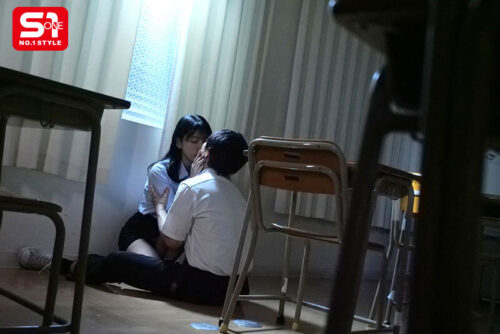 生徒の気持ちに押し負けて思わず身体を許したら…若くて硬くて力強い絶倫肉棒の虜になった不貞女教師 金松季歩