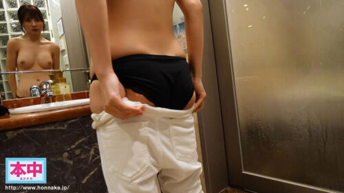 昔からの気軽に話せる女友達が会社では上司からも部下からも仕事ができる女だと思われていて、たまには弱さをみせたいのにと愚痴をこぼすので、 居酒屋とバッティングセンターデートに付き合ったら、なんか盛り上がっちゃって終電逃してラブホにお泊り 明日の朝… 五日市芽依