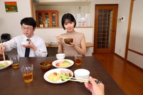 【VR】【8K】下衆な義父に弱みを握られた私は、夫が見ていない隙を狙った時短中出しセックスを執拗に迫られ、抵抗虚しく孕まされました。梅田みなみ