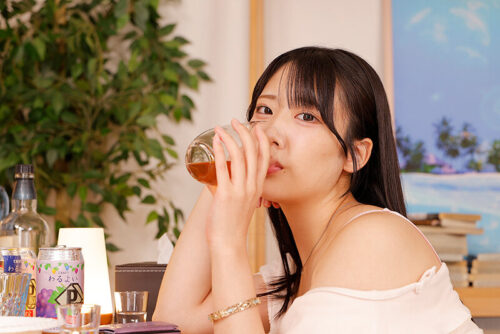 【VR】泥●痴女化したサークル仲間にマカロンボイスで誘惑され、酒で火照ったとろとろま●こに何度もザーメンを注ぎこんだ夜 桜ゆの【8K】