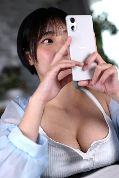 【VR】あっ…またおっぱい置いてる。昔からくっつき癖がある従兄妹のモチ乳に理性なんて一瞬で無くなりました。