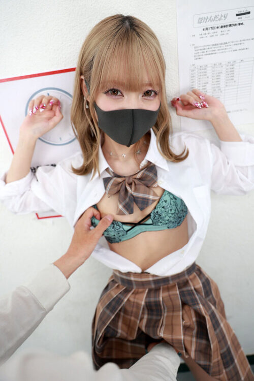 【VR】これぞ8K!顔面特化アングルVR ~ギャル女子校生x顔面特化アングル!ミナちゃんの 前のめりピストン騎乗位でメスがっちゃえ!!~ 藍瀬ミナ