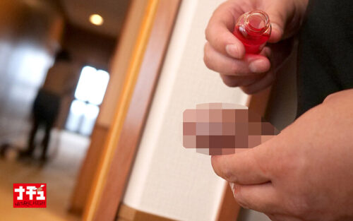 発情オイルまみれのチ○ポで即ハメ中出しされた後も完全に効くまで侵入者に居座られ意識がぶっ飛ぶほどイカされまくる貞淑妻5