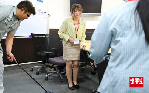 誰かが来たらスカート戻して中断!隙をついて再挿入!平然と悶絶をくり返す粘着衣バックで感情ぐちゃぐちゃイキ壊れたパンスト巨尻OL