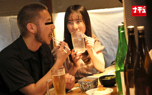 営業中の居酒屋でレズ店員にベロベロにさせられてこっそり手マンでお漏らしイキしまくる敏感女3