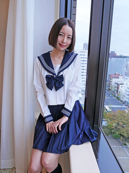 人妻セーラー服 みさきさん31歳 美咲かんな