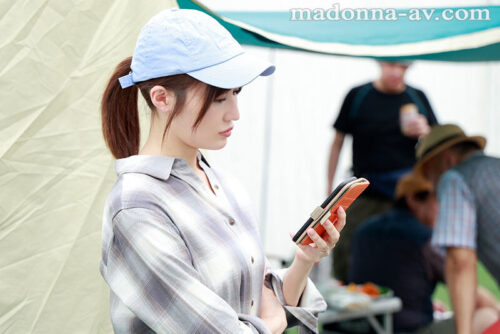 Gカップ美女、マドンナ移籍第一弾!! 町内キャンプNTR テントの中で何度も中出しされた妻の衝撃的浮気映像 藤森里穂