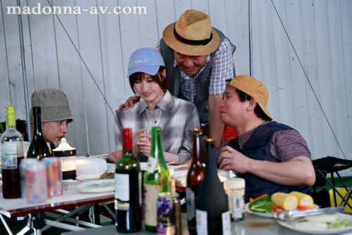 Gカップ美女、マドンナ移籍第一弾!! 町内キャンプNTR テントの中で何度も中出しされた妻の衝撃的浮気映像 藤森里穂