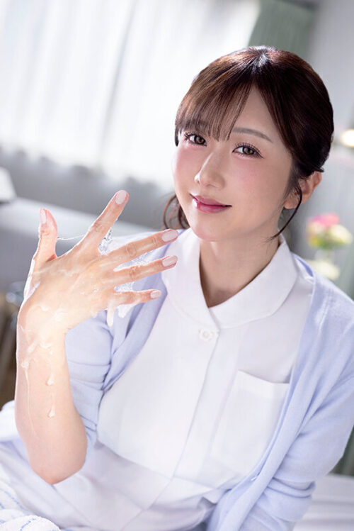 【VR】「手ならいいですよ」そう言ってチ〇ポをシゴいてくれたベテランナースの見つめ合い昇天手コキ 大槻ひびき