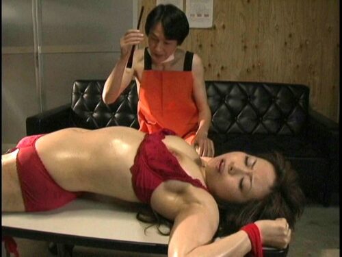 堕ちてゆく人妻 イケない指の戯れ