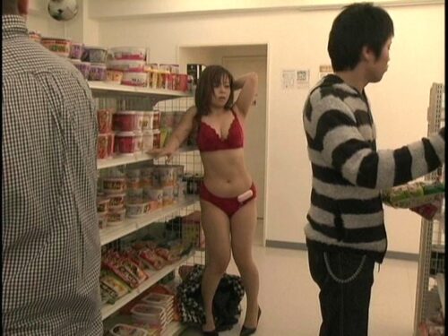 堕ちてゆく人妻 イケない指の戯れ