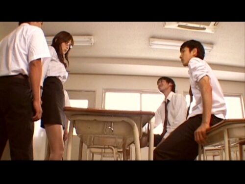 揺れる電車の女 乱れるダイヤ、逃げる女尻