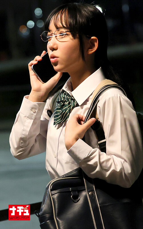 就寝中の夜行バスで指マンされた恐怖に目を開けられず寝たふりしながらイキまくる気弱女子4